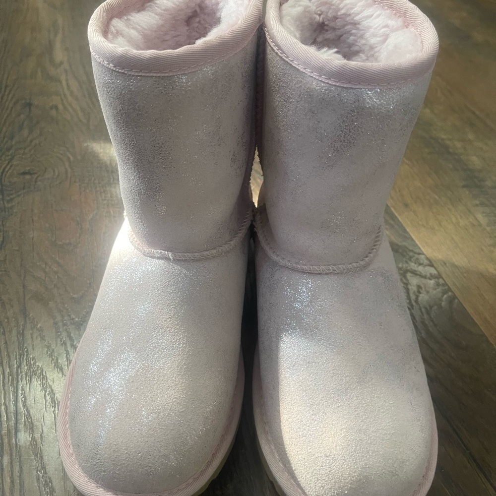 Girls ugg boots 2